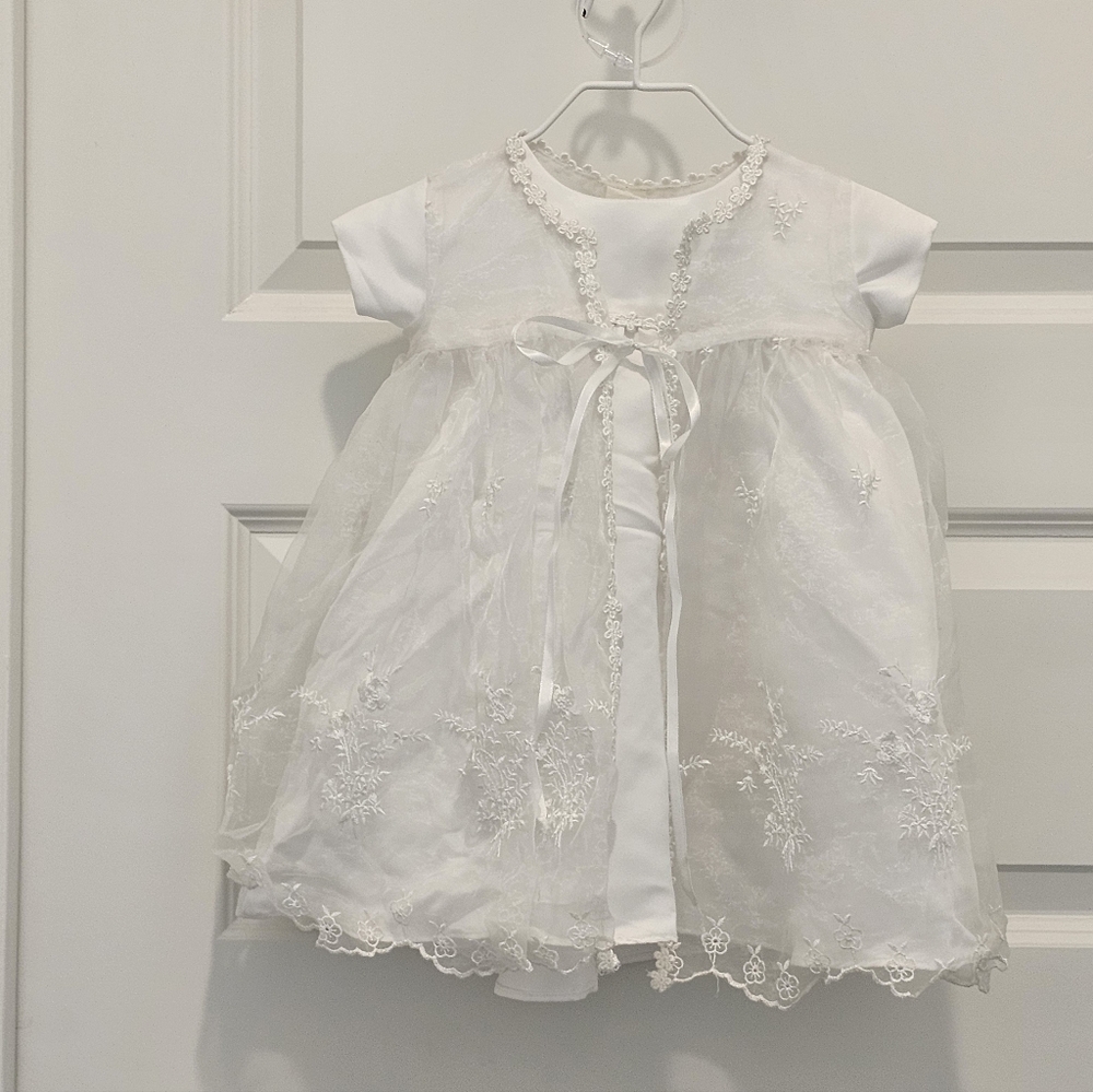 Unbranded Elegant White Baby Dress w/lace overlay, GUC, Size 6 Months